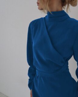 last call // last units of our no8 in blue 💙 
 #modnapolka #zrownowazonamoda #polskamarkamodowa #fashionbrand #ootd #wiskoza #simplestyle #ａｅｓｔｈｅｔｉｃ #slowfashionpoland #capethelabel #cupro #polishgirl #outfitgirl
